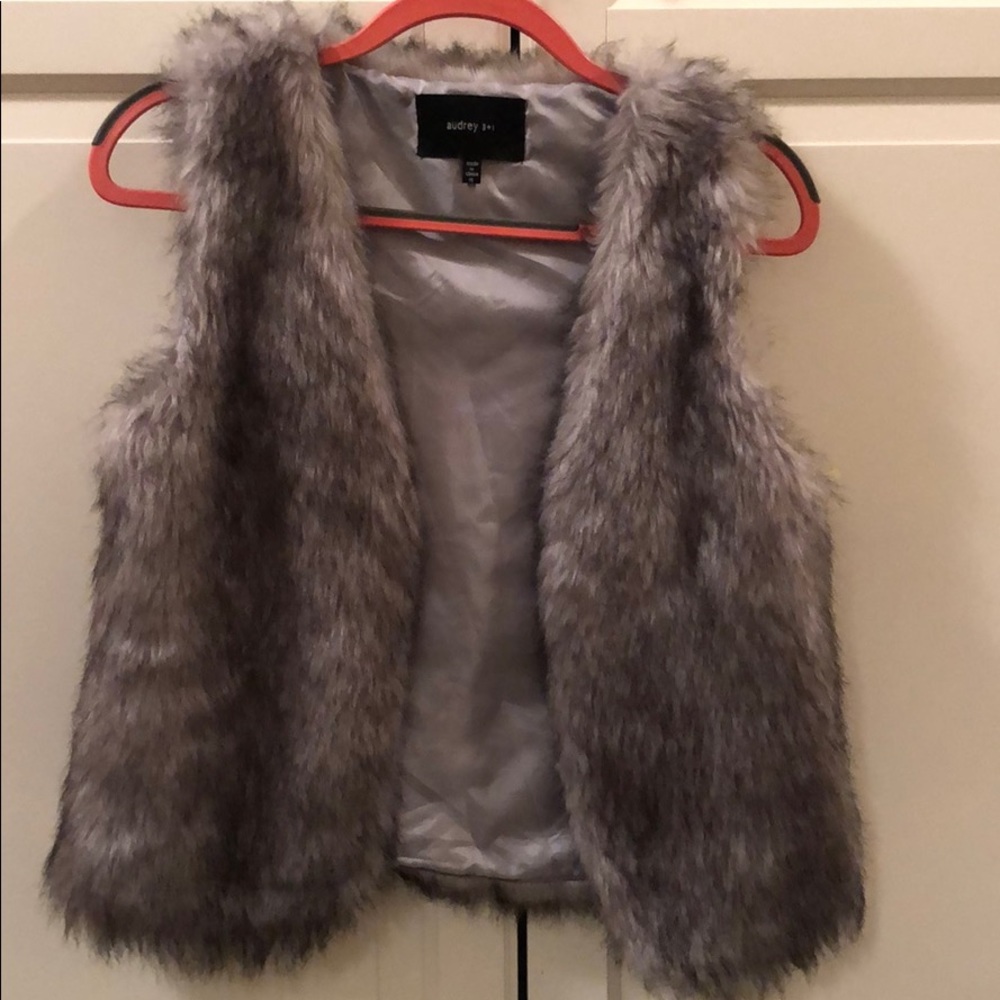 Audrey faux fur vest